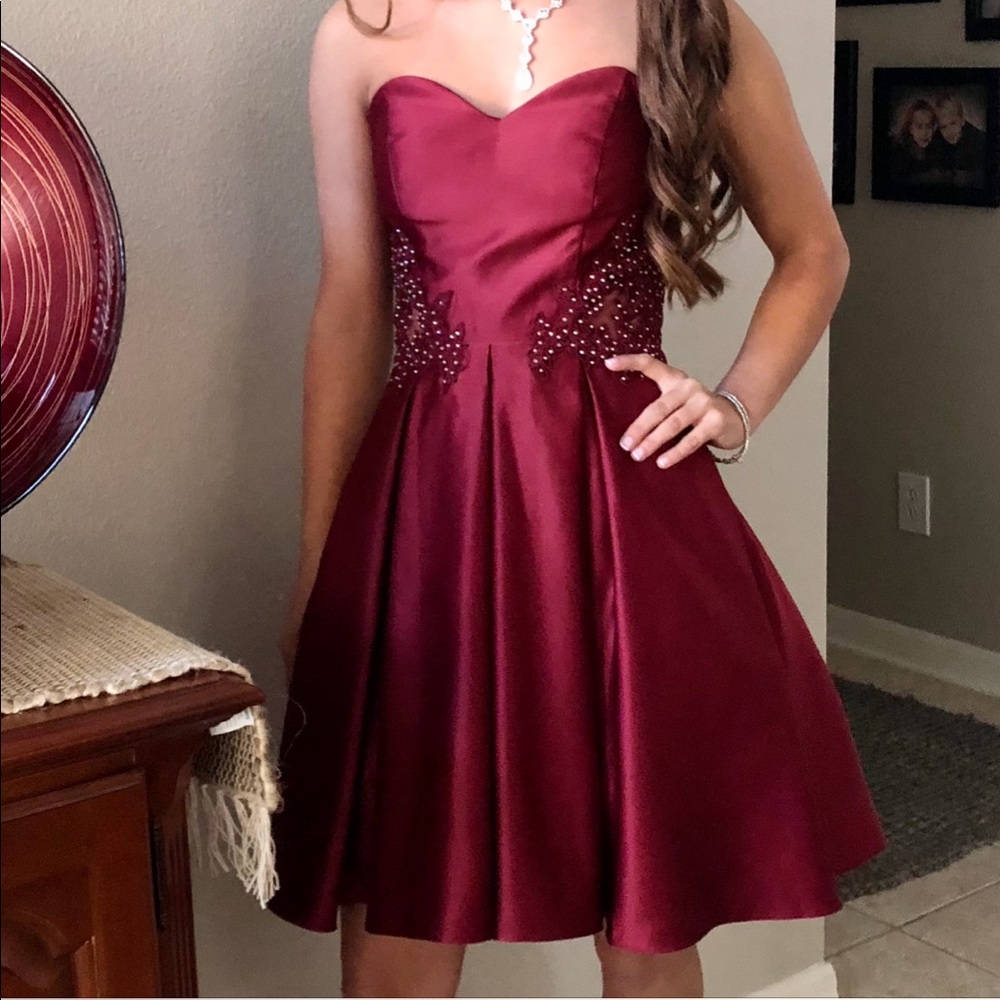 Burgundy mini semi formal dress. Perfect for Homecoming.